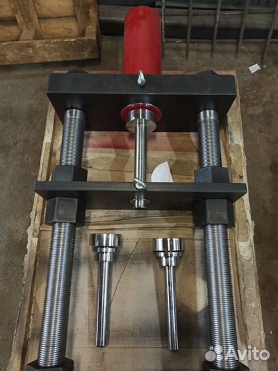 Выпрессовщик шкворней и пальцев траков