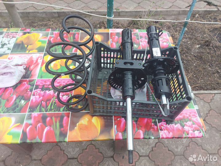 Стойки перед. Polo 15 год б/у