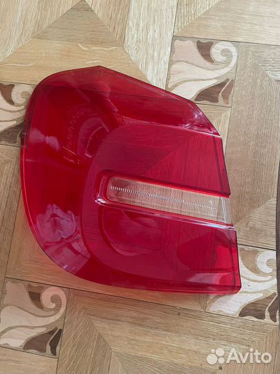 Стекло на задний левый фонар на Mercedes-Benz GLA