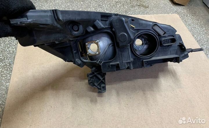 Фара левая Kuga 2 (не ксенон)
