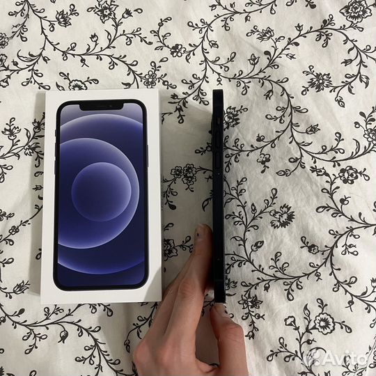 iPhone 12, 64 ГБ