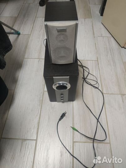 Сабвуфер с колонкой