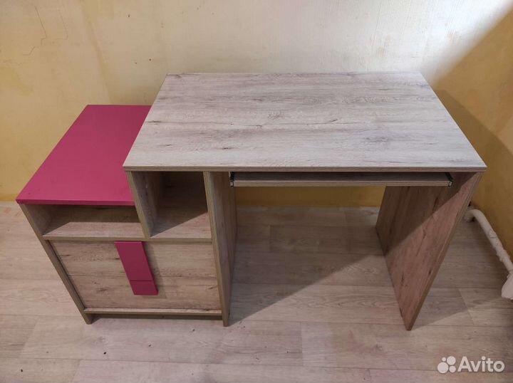 Детский письменный стол