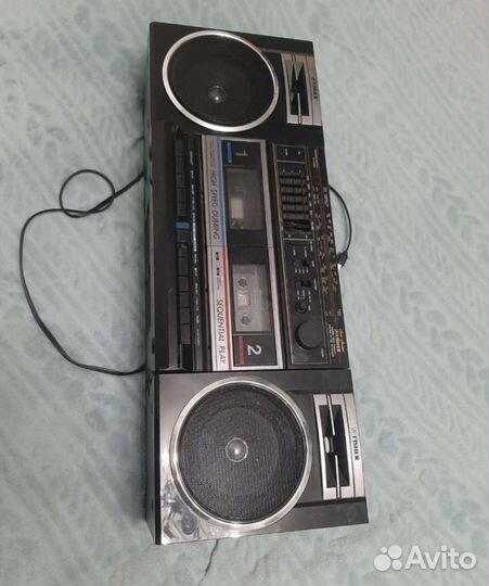 Старинный магнитафон Фишер