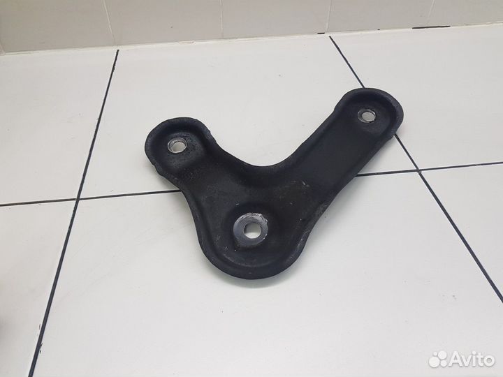 Кронштейн передней балки левый (Chery Tiggo 7 Pro)