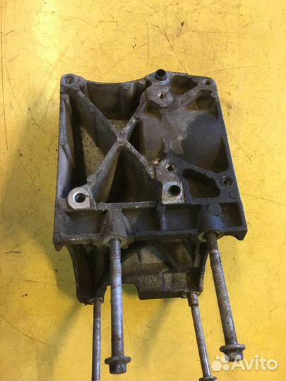 Кронштейн компрессора кондиционера Ford Focus 2