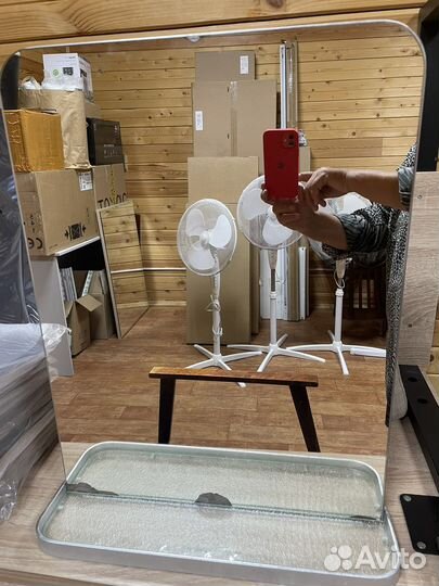 Зеркало с полочкой