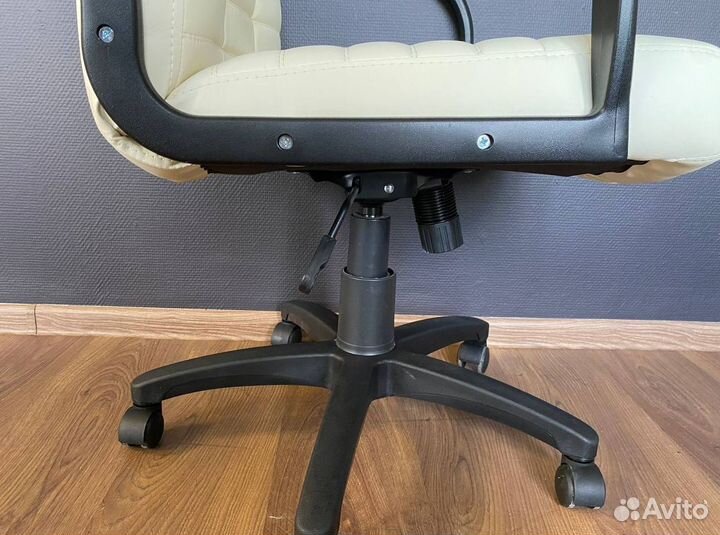 Офисное кресло новое