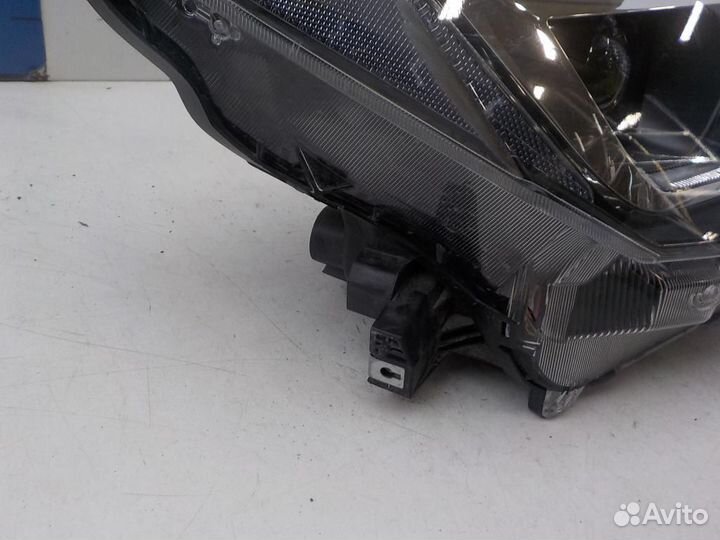 Фара правая Toyota RAV4