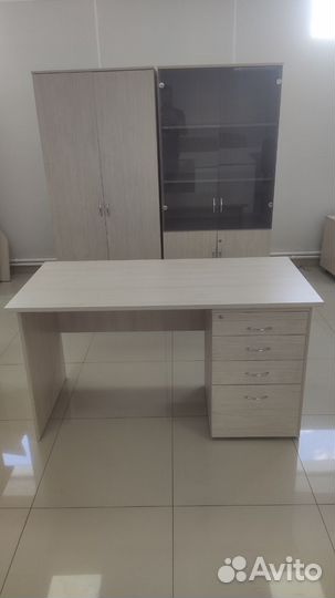 Комплект офисной мебели стол + шкафы