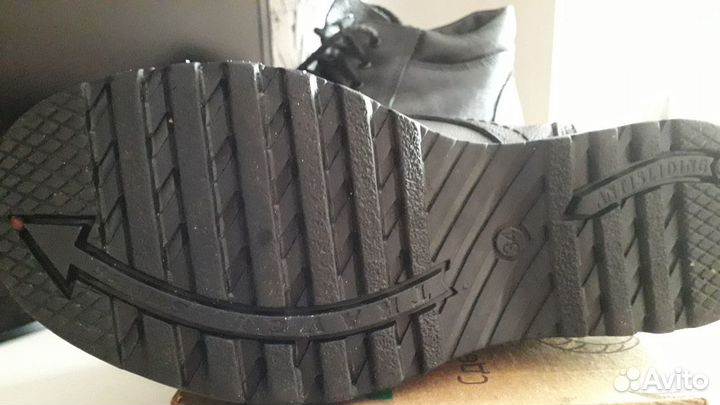 Продам зимние ботинки