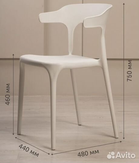 Стул пластиковый белый