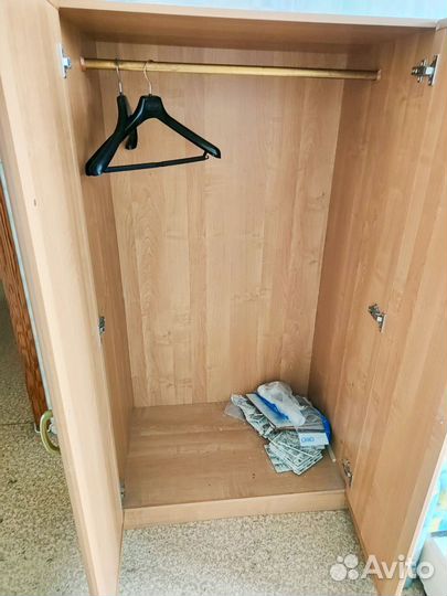 Детская кровать и шкаф