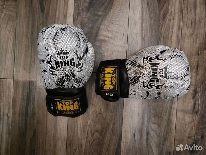 Боксерские перчатки