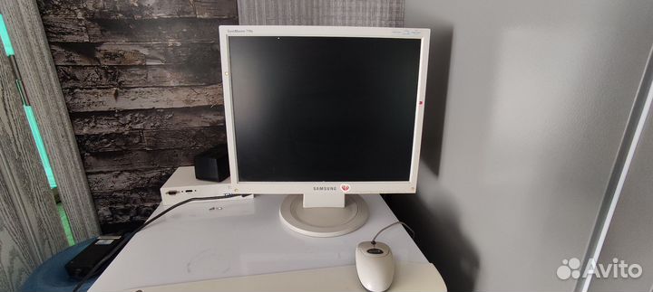 Монитор Samsung syncmaster 710n