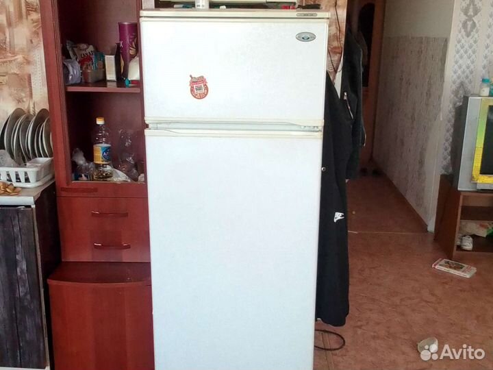 Холодильник двухкамерный бу