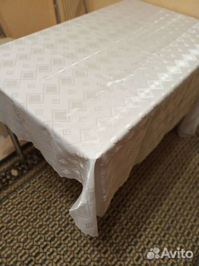 Скатерти 2 шт 215 * 160, 180 * 140