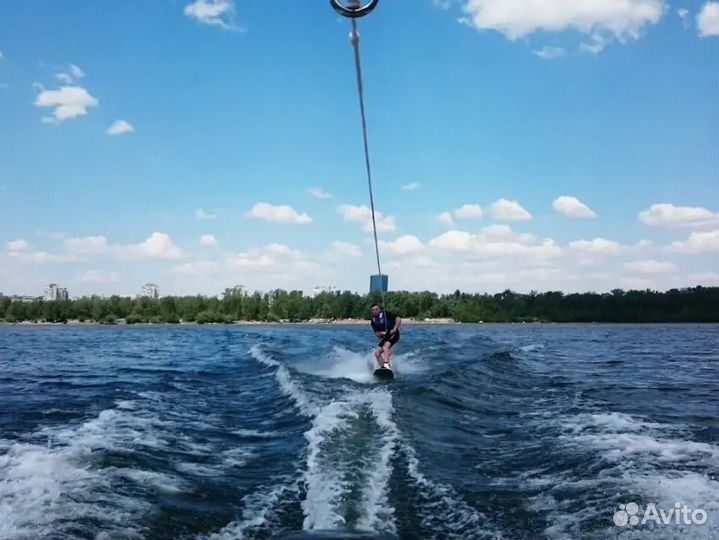 Катание на водных лыжах по Енисею