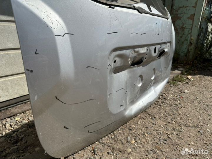 Крышка багажника Renault Duster 1