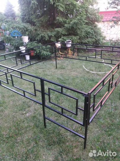 Оградки на кладбище