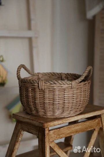 Хозяйственная плетеная корзина 