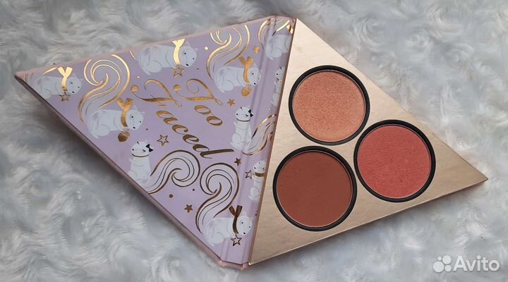 Too faced палетка 3 в 1 румяна хайлайтер скульптор