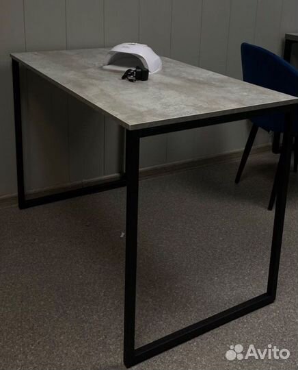 Маникюрный стол