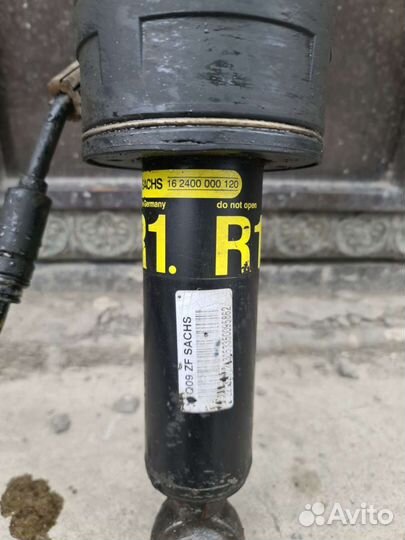 Гидроамортизатор передний Mercedes W221/CL216