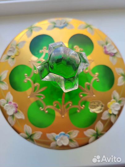 Конфетница богемское стекло с лепкой