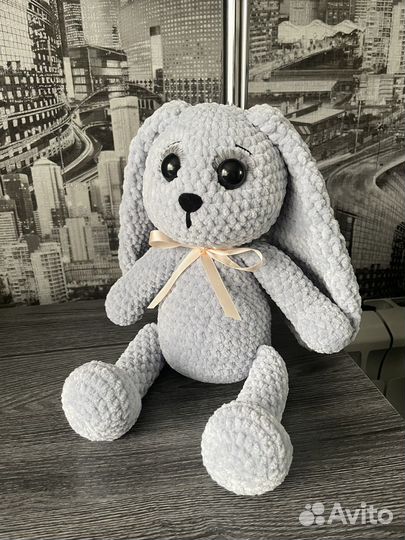 Плюшевый зайка амигуруми