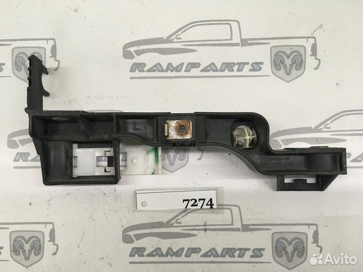 Кронштейн крепления передней левой фары