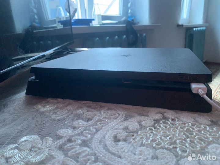 Игровая приставка ps4 на 500гб