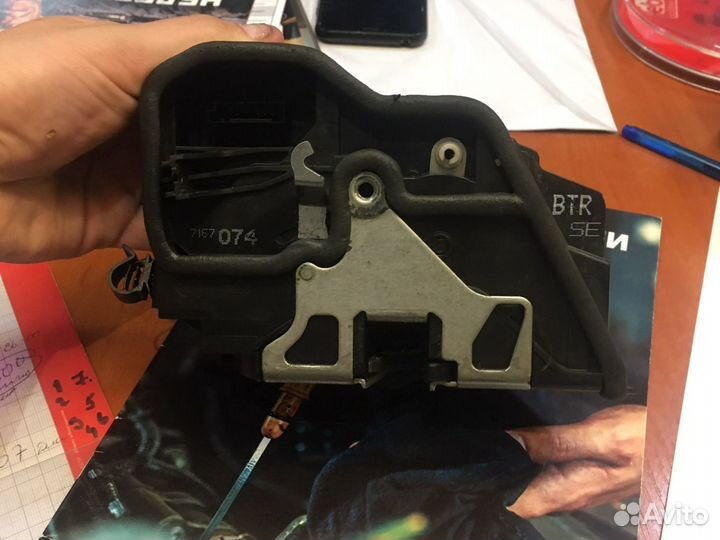 Замок двери передней правой BMW 5 E60, E90,E82/E88