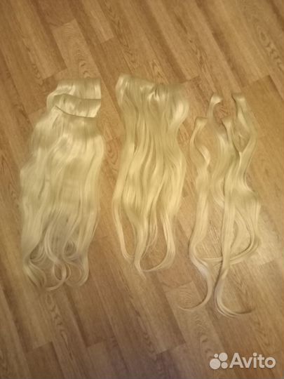 Волосы на заколках блонд