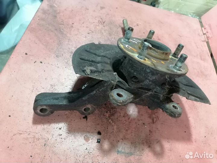 Кулак передний правый Suzuki Grand Vitara 2010