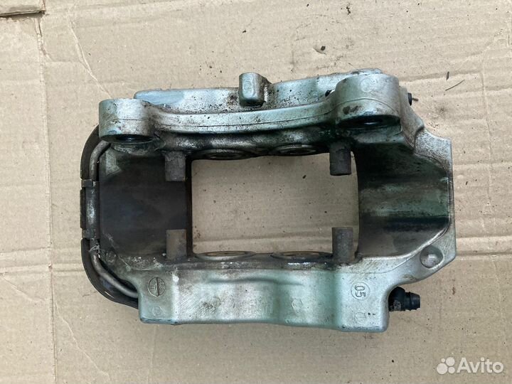 Суппорт задний правый Porsche Cayenne Кайен 2006г