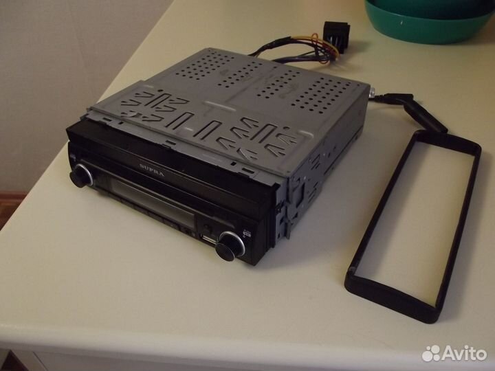 Автомагнитола DVD с выдвижным экраном 