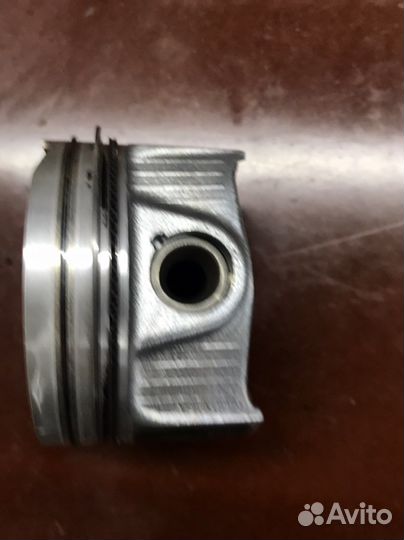 Поршень с кольцами и пальцем Мерседес M264920