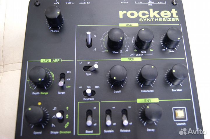 Синтезатор Waldorf Rocket