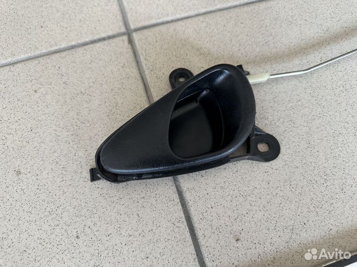 Ручка двери внутренняя левая Шевроле нива 2123