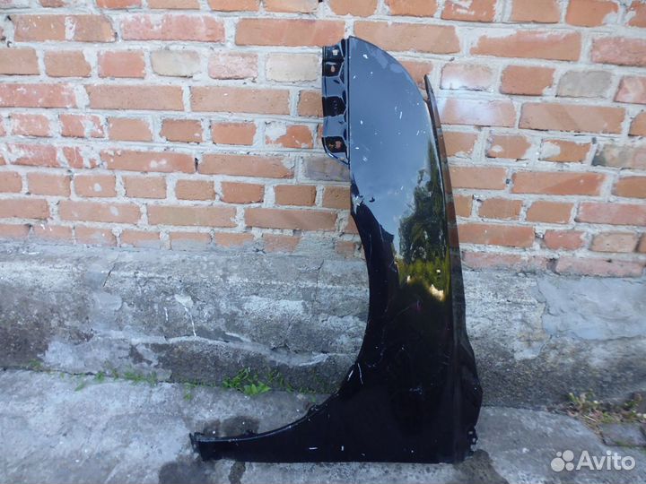 Тойота Авенсис крыло переднее левое с 2006-2009
