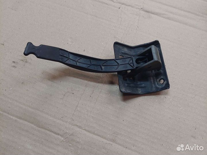 Ручка открывания капота Renault Megane 2