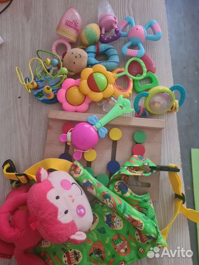 Погримушки, сидушка для мытья,вожжи