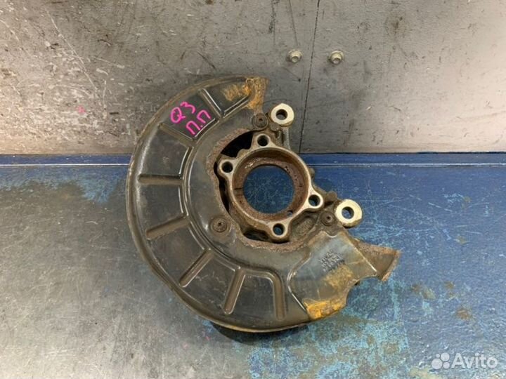 Кулак поворотный правый Audi Q3 8U