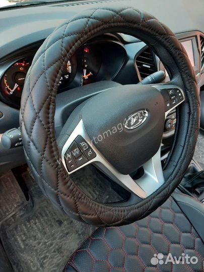 Спонжевая оплетка руля прошитая в ромбом черная