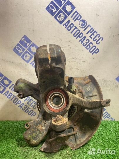 Поворотный кулак передний правый Skoda Octavia