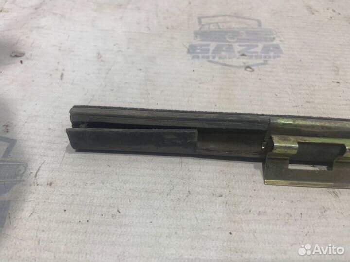 Уплотнитель стекла двери Toyota Vista SV32 3S-FE