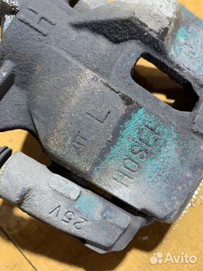 Суппорт тормозной передний левый Toyota Corona