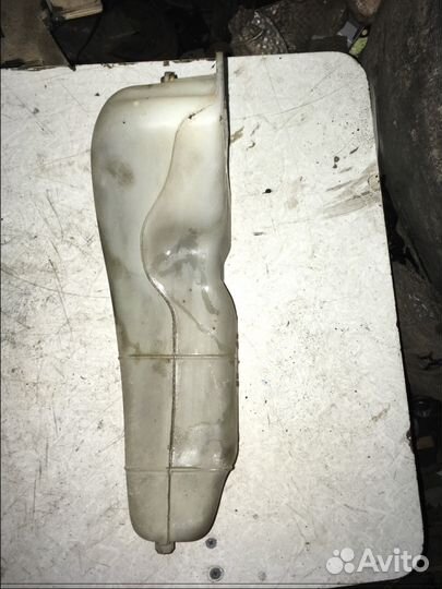 Расширительный бачок Subaru Legacy B11