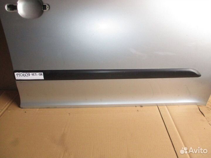 Молдинг передней правой двери Skoda Yeti (5L)